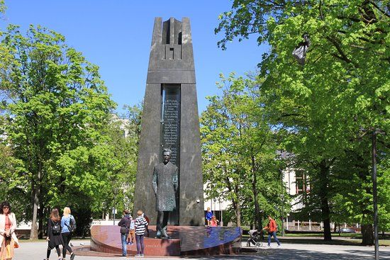 Vincas Kudirka Statue